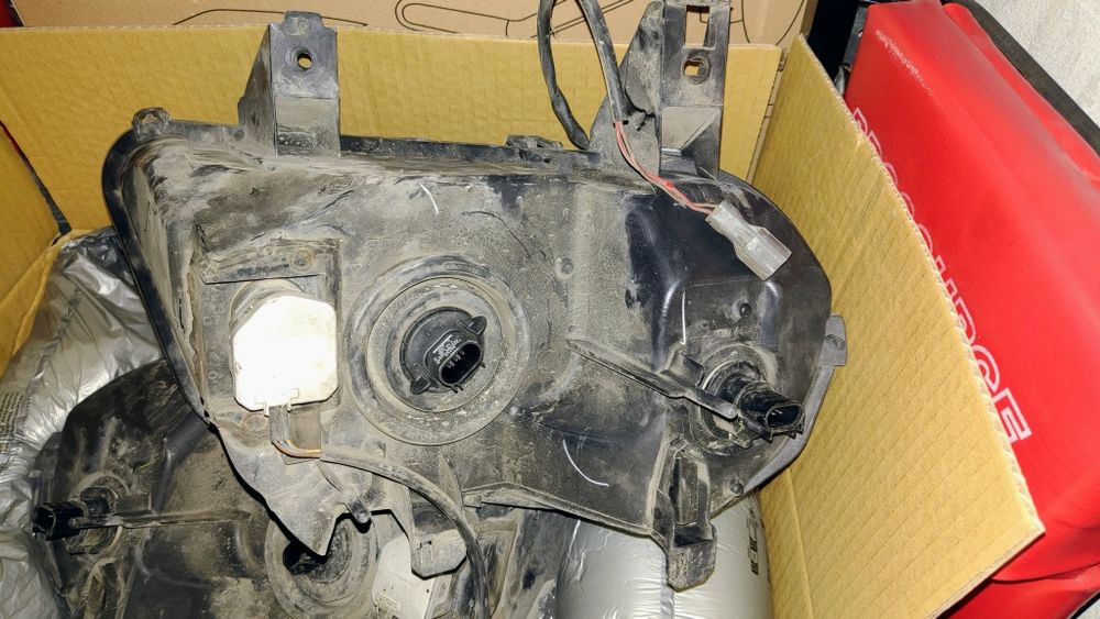 Продавам фарове за Chevrolet HHR