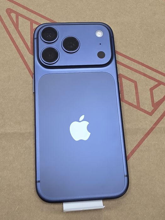 КАТО НОВ 256GB iPhone 17 Pro A1 Гаранция 2028 Deep Blue