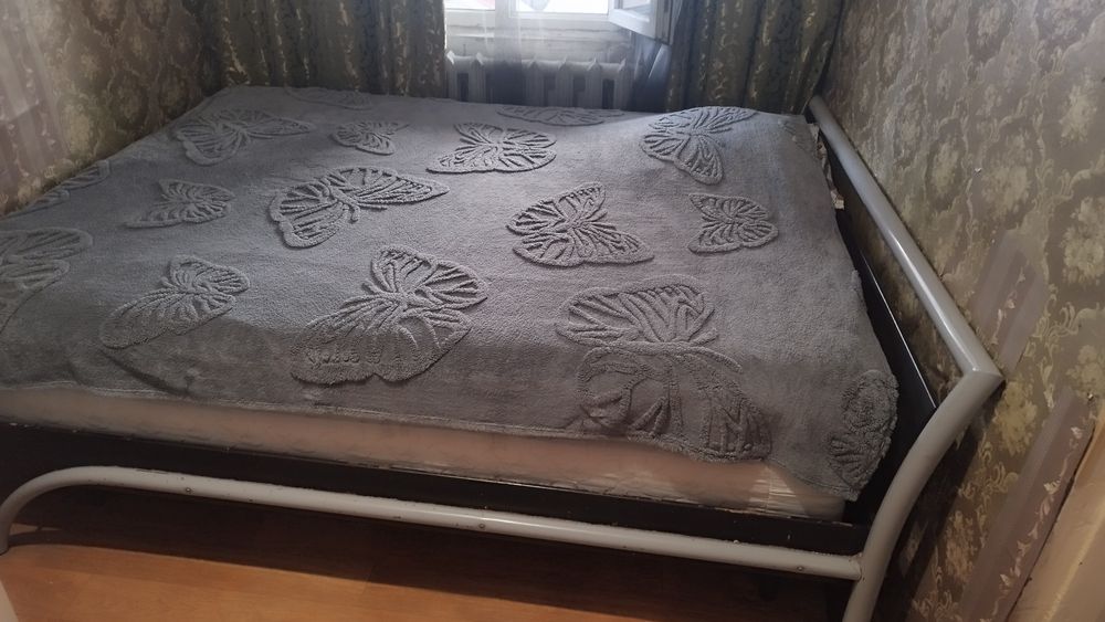 кровать двухспальная