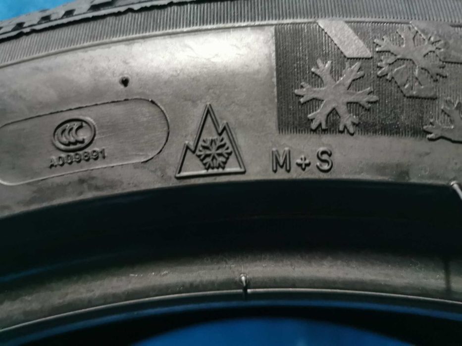 245/45/18 michelin m+s 4 buc