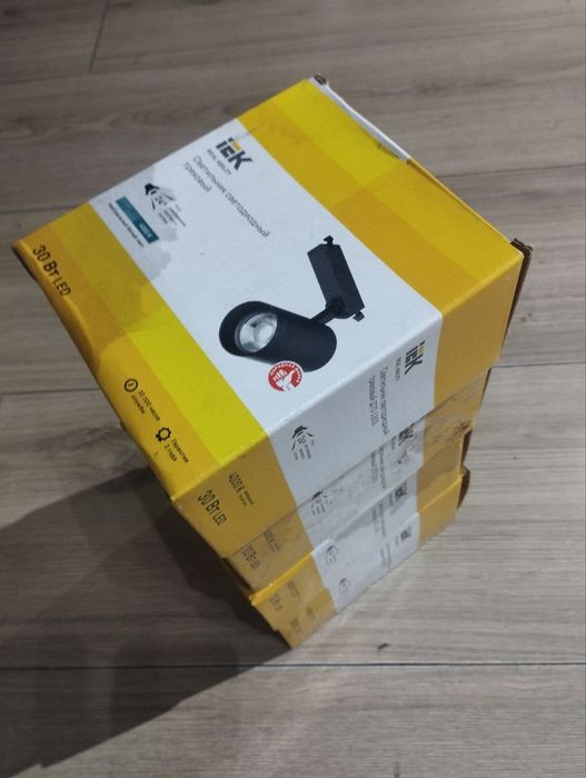 Треков светильник IEK ДТО 1302 20 ВТ  4шт4000К чёрный металл продается