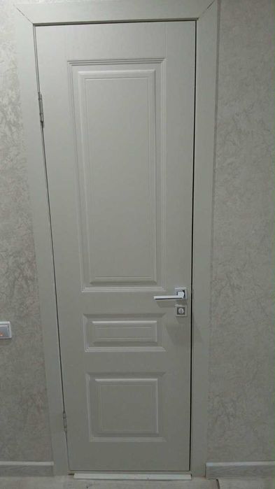 Продается дверь белого цвета