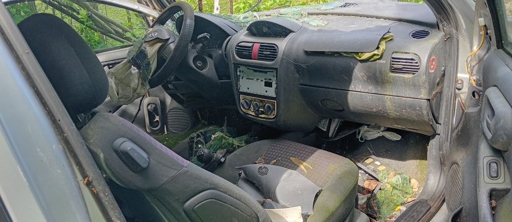 De vânzare Opel CORSA 2 uși avariata
