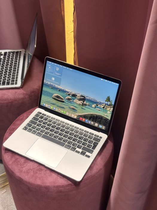 Продам Apple Macbook M1