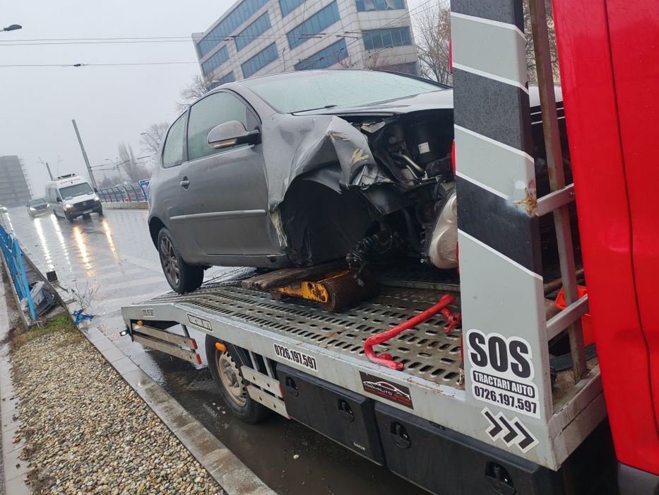 Golf 5 2 portiere avariat motor în stare de funcțiune avarii ce se ved