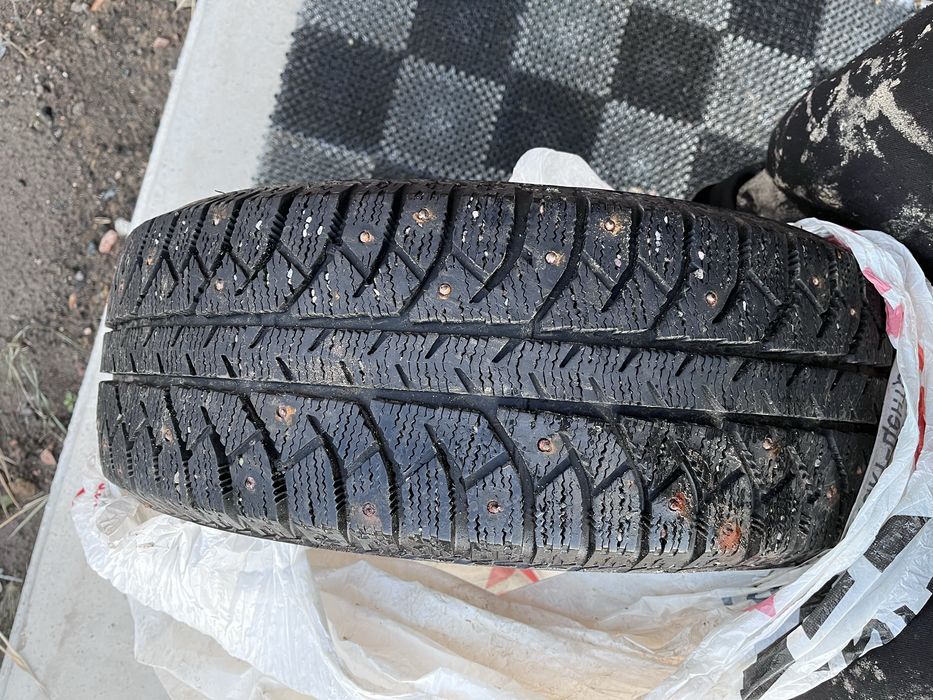 Продам зимнюб резину на р15