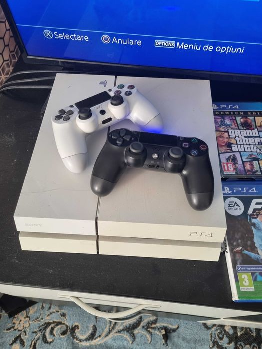 Ps4 utilizat , doua manete si doua jocuri.