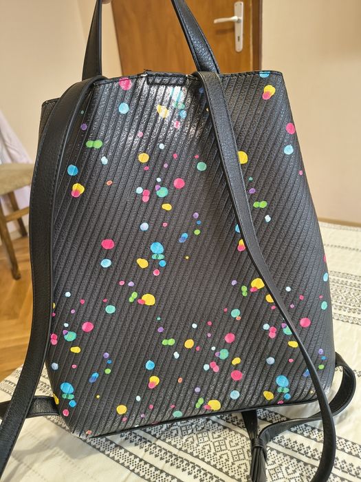 Продавам дамска чанта на Desigual