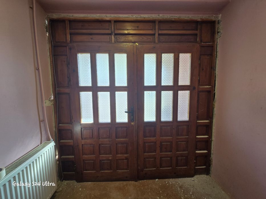 Входна врата от масив