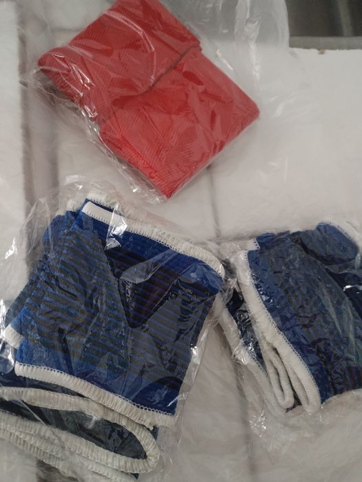 Боксови чували в различни размери в комплект с ръкавици