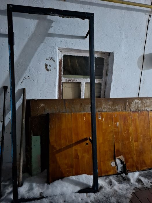 Продаю дверь металическую