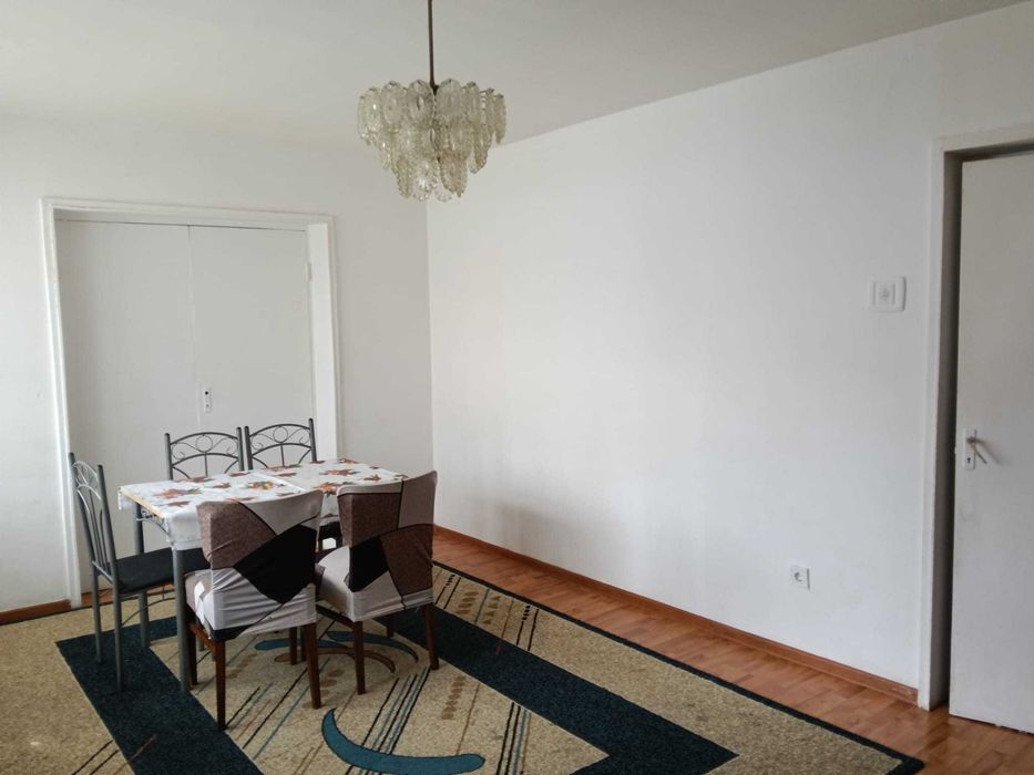 Ofer spre vanzare apartament cu 3 camere