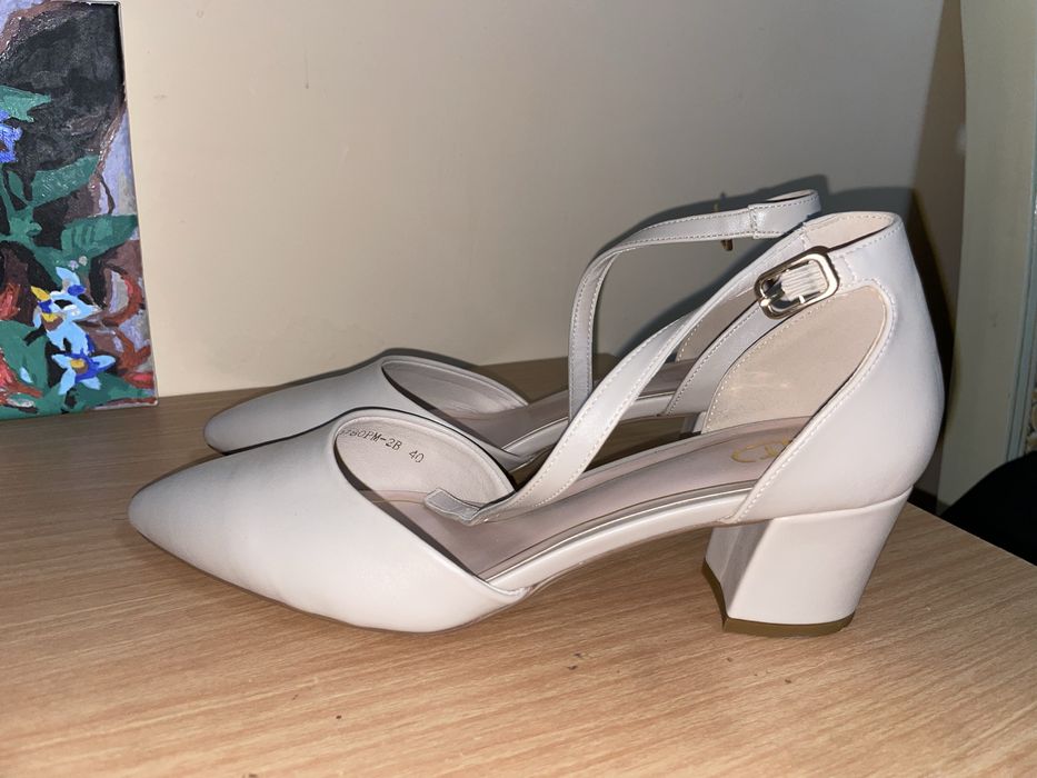 Продам туфли новые