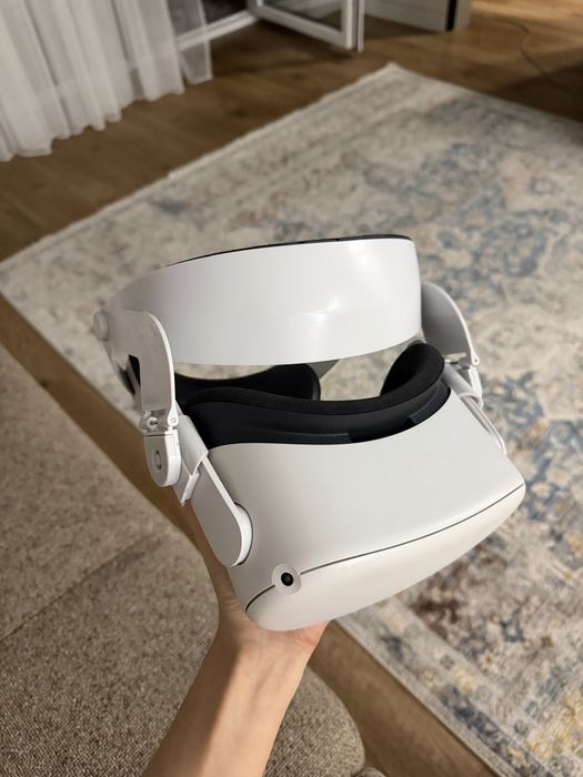 Продам VR - очки Meta Quest 2