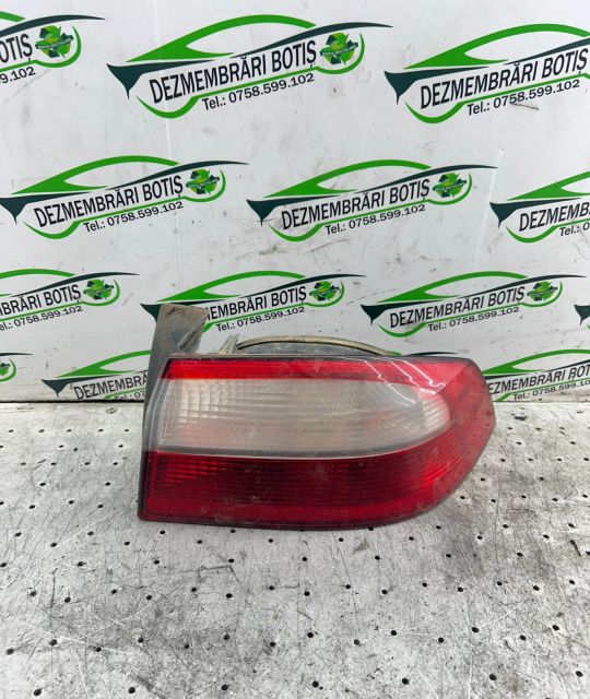 Lampa / Tripla stop dreapta pe aripa 8200002474 8200002474 Renault La