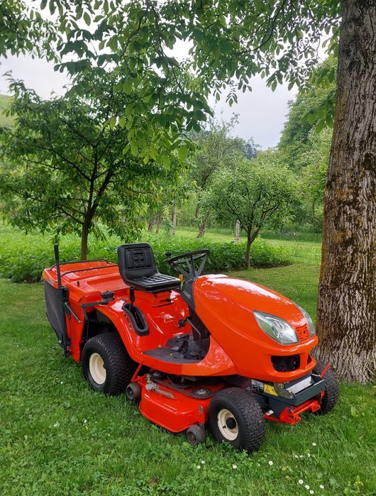 Tractor de tuns iarba