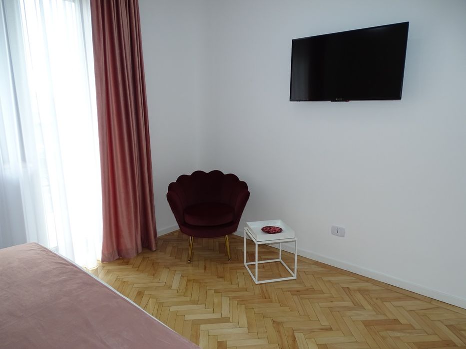 Apartament renovat ultracentral, cu parcare și balcon