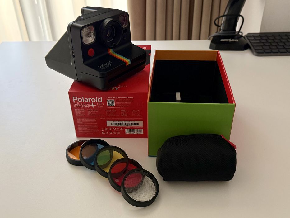 Aparat foto instant Polaroid Now Plus