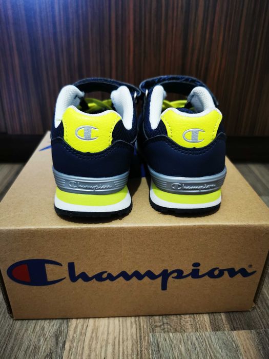 Adidasi Champion noi - marimea 24