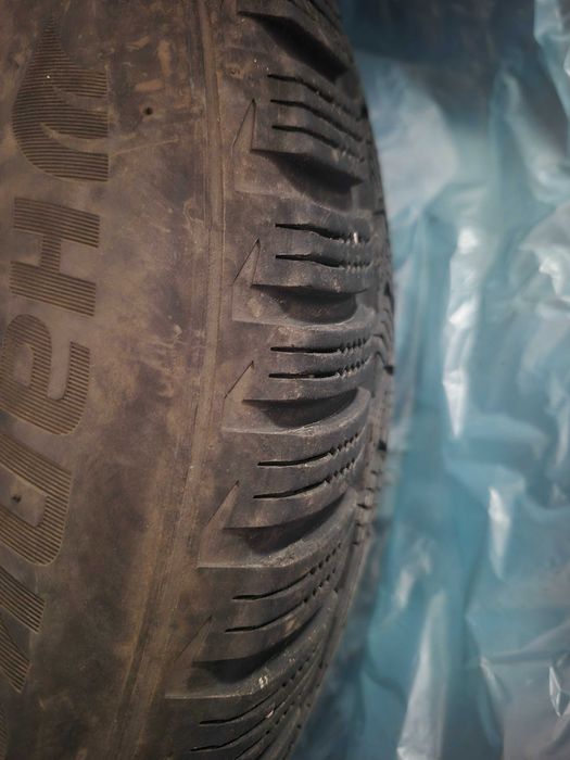 Set 4 Anvelope iarna Hankook 215 60 17 prod 4121 profil 7-8mm folosite 2 sezoane aprox 10000km