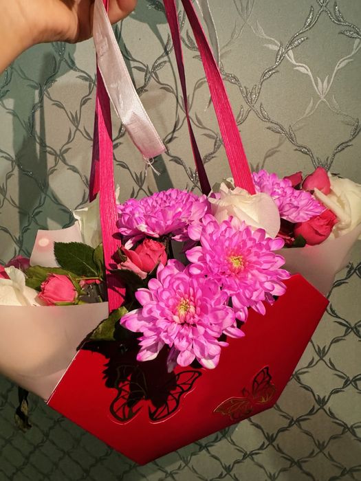 Красивый букет в подарочной упаковке