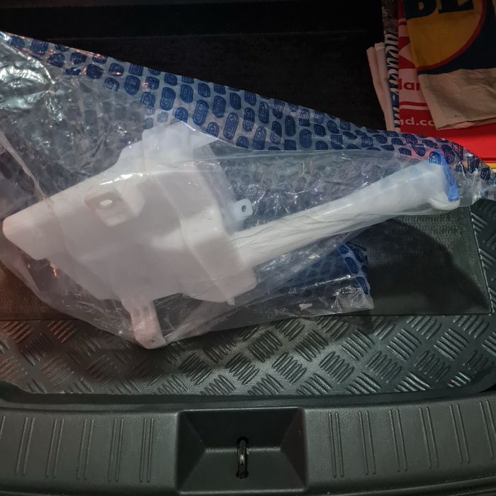 казанче за чистачки за Хюндай I 30