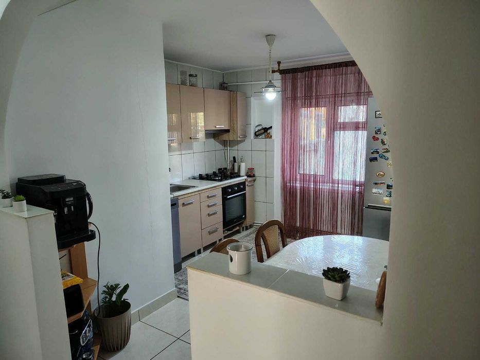 Vând apartament 3 camere