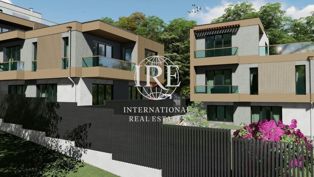 Модерна триетажна къща със впечатляваща панорама към Варненското езеро