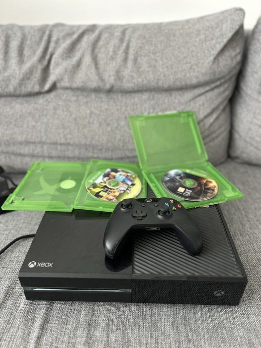 Xbox one cu 2 jocuri  .