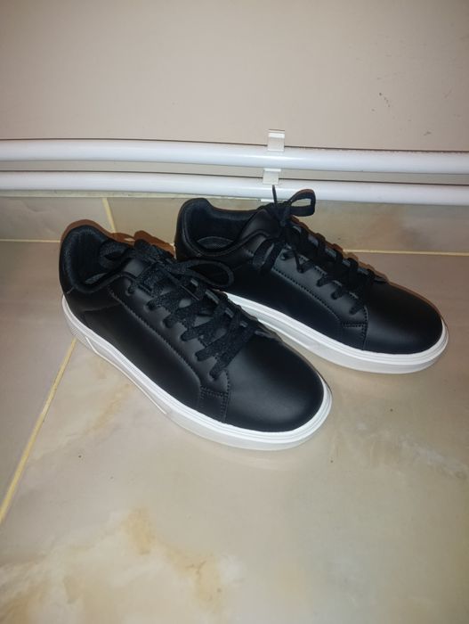 Чисто нови унисекс кецове. Бели и Черни