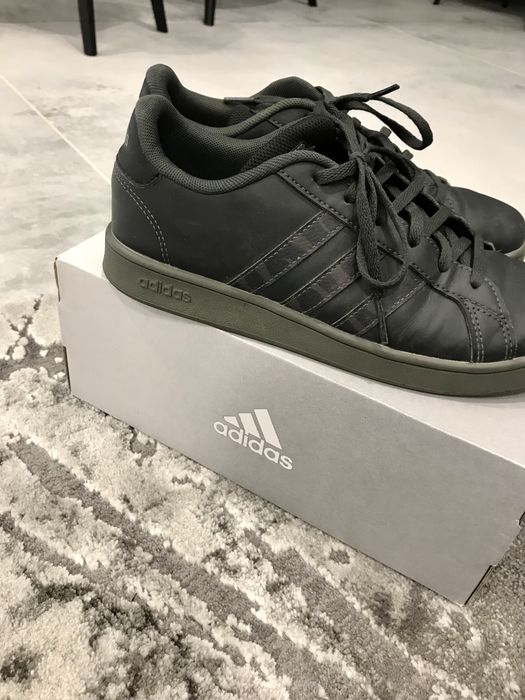 Adidasi Adidas marimea 38.