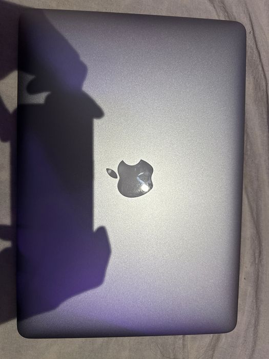 MacBook Air sotiladi