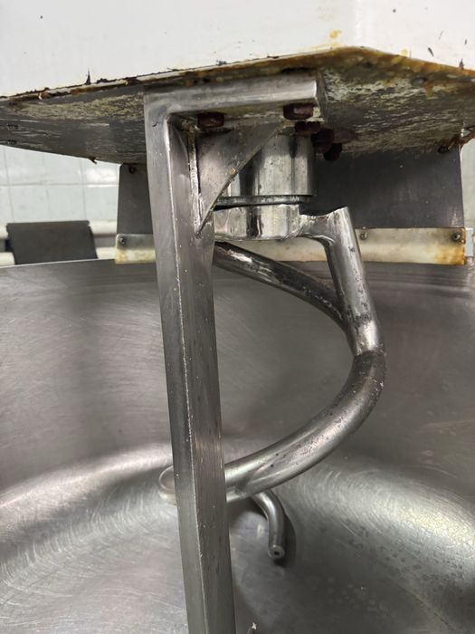 Продам тестомес на 300 литров