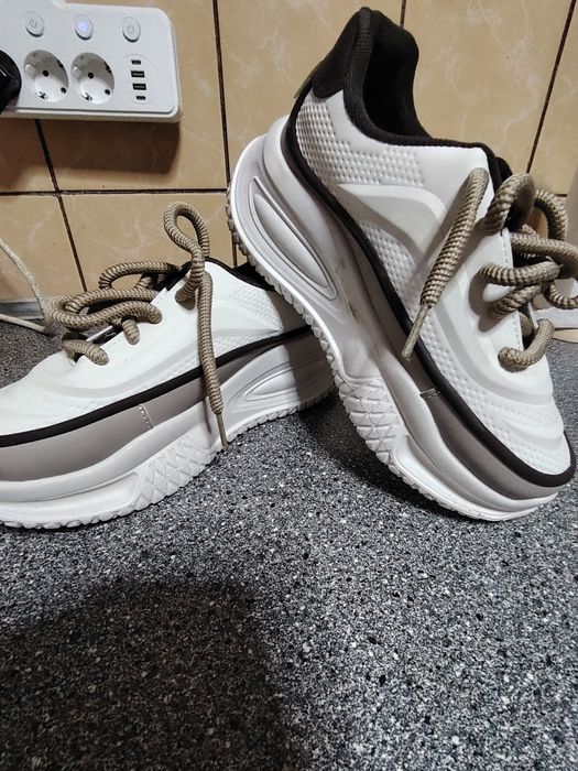 Adidasi damă de firmă ,noi