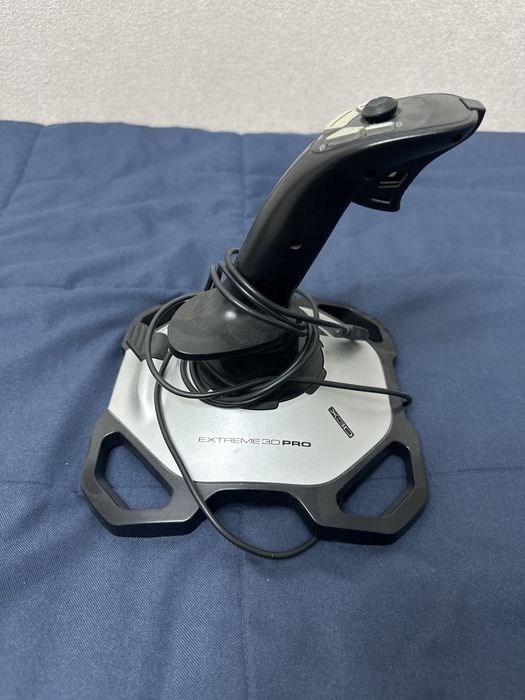 Джойстик авиасимулятор (Logitech Extreme 3D Pro)