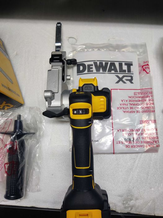 dewalt Ленточная шлифмашина (напильник).