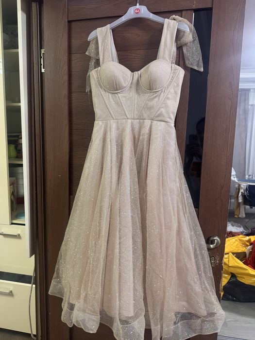 Платье пышное розовое плюс подарок