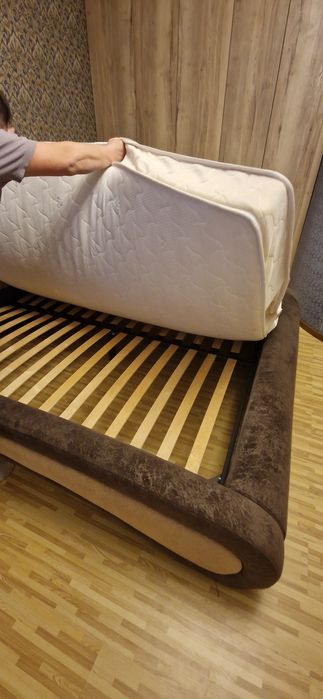 Бвуспальная кровать б/у