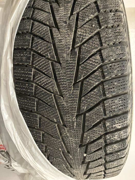 Hankook 215/55/17 зимние шины комплект