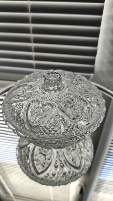 Захарница/бонбониера от пресовано стъкло