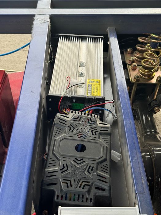 Трицикл муравей skill Max Электро мотороллер с кабиной / на заказ