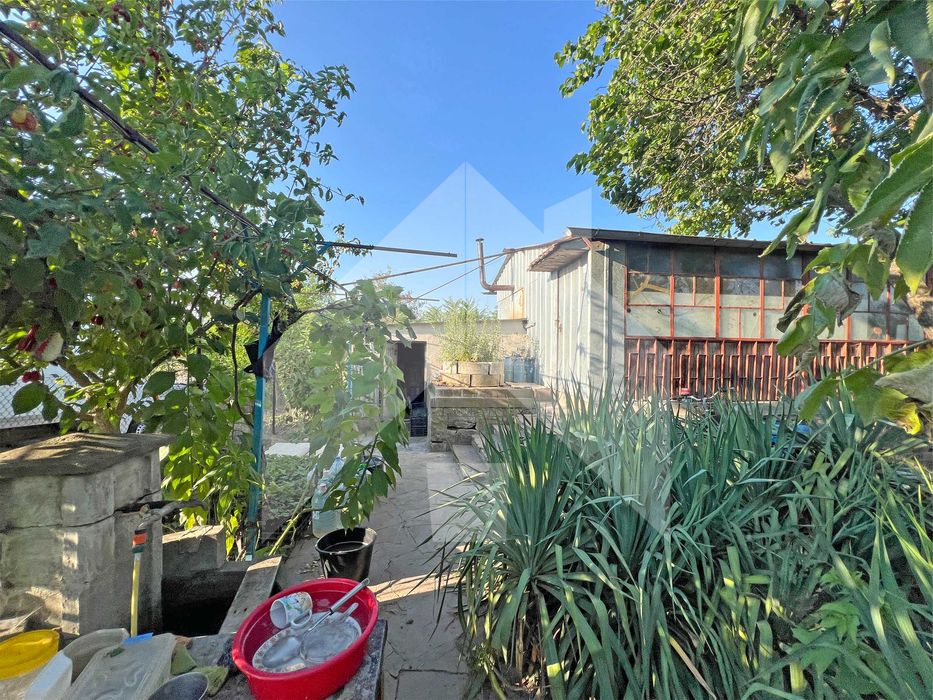 ПРОДАВА парцел 1,4 дка с ФУРГОН и КЛАДЕНЕЦ в гр. Плиска. ТОК! ВОДА!