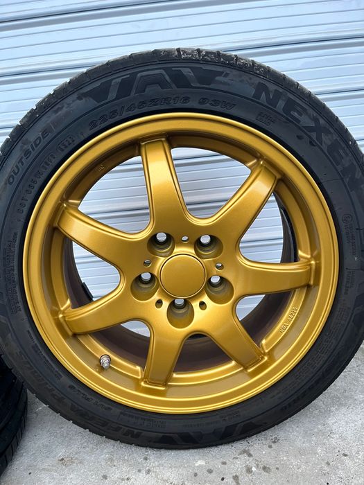 Алуминиеви джанти с гуми