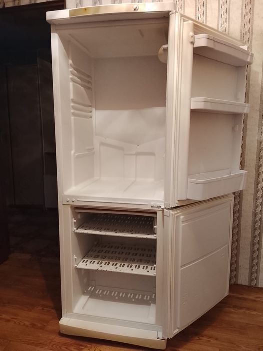Холодильник Indesit