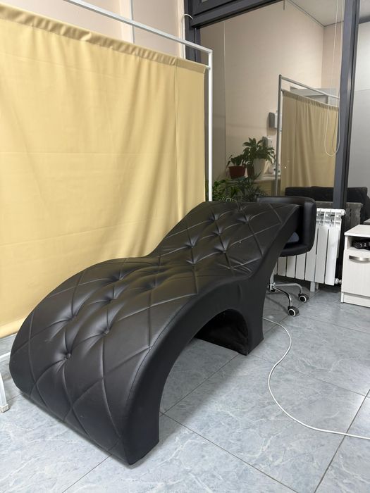 Кушетка и стулья