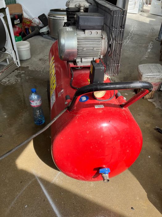 Компресор за въздух - ИТАЛИЯ 200 литра