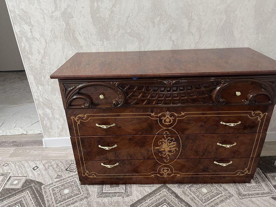 Продам прихожую и комод