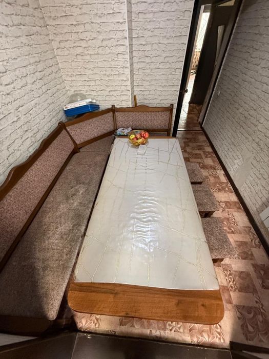 Продаётся кухонный стол