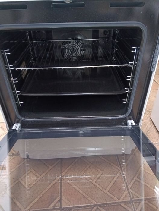 Свободно стояща печка с керамичен плот Voss  2 години Гаранция!