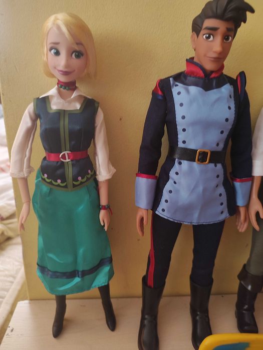 Елена от Авалор със сестра Изабела. Disney, original.